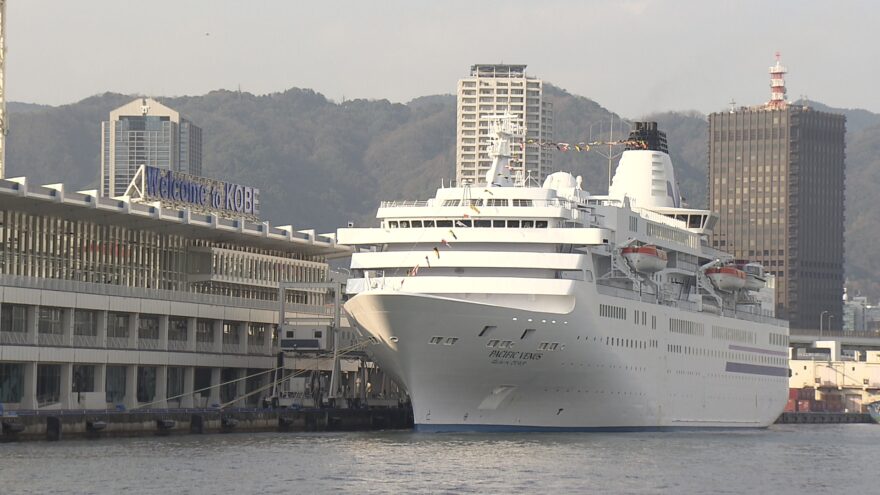 開港150年の神戸港　今年初のクルーズ客船が入港　2017年1月4日(水)