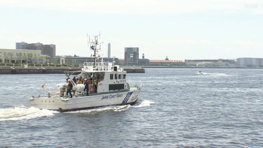 「海の日」神戸港でボート天国