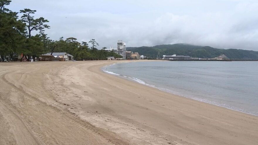 洲本市の大浜海水浴場で海開き