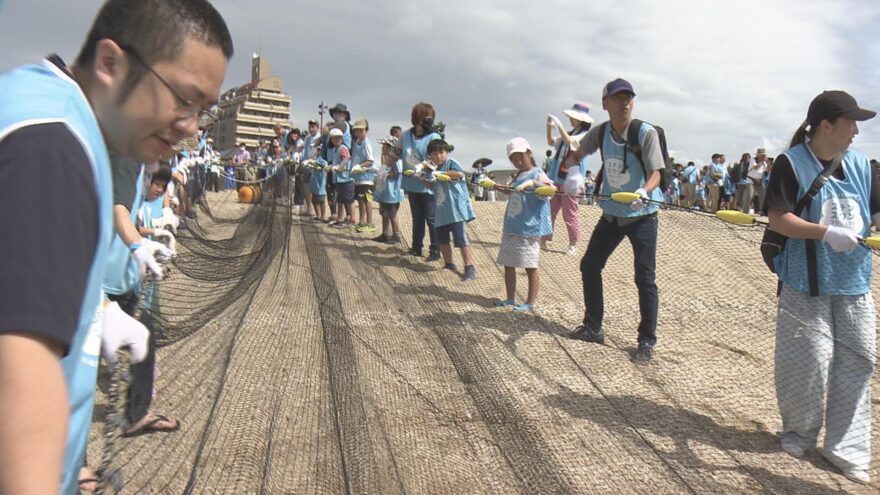 須磨海岸で子どもたちが地引き網漁を体験 自動運転バスの乗車体験会も