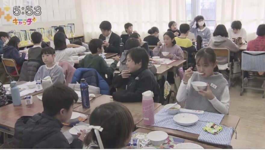 芦屋市の学校給食で提供 北海道のホタテ 6620人分届く