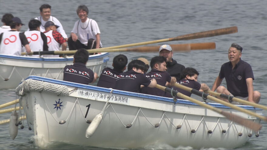 神戸港で伝統のカッターレース　観客の声援が響きわたる