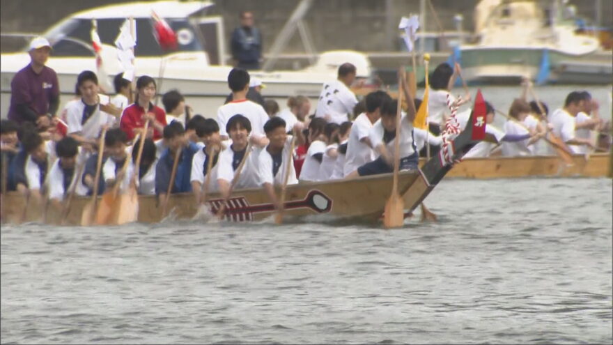 相生市で恒例の「ペーロン競漕」　手こぎ船の速さ競う